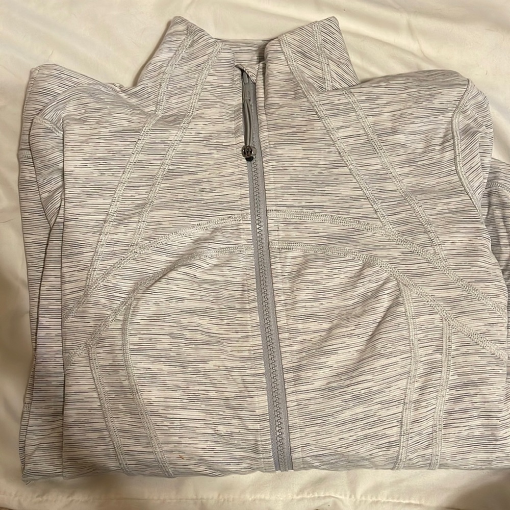 lululemon workout jacket!